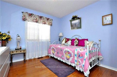 Photo 9 at 81 Spring Farm Road, Bayview Northeast, Aurora