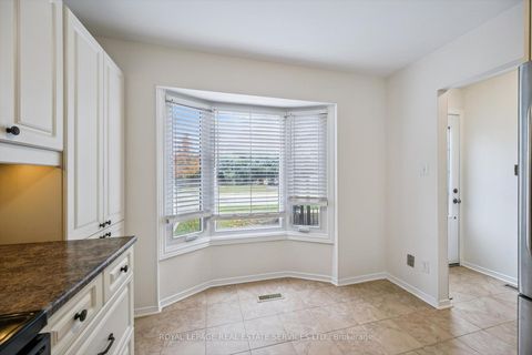 Photo 14 at 7 - 1241 McCraney Street E, CP College Park, Oakville