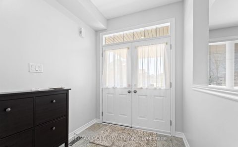 Photo 5 at 23 Glade Drive, Oak Ridges, Richmond Hill