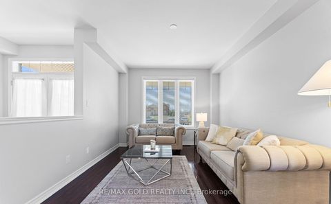 Photo 8 at 23 Glade Drive, Oak Ridges, Richmond Hill