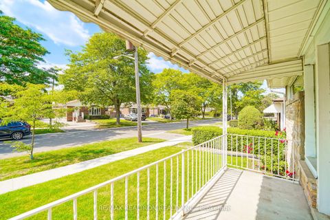 Photo 2 at 31 Tedford Drive, Maryvale, Toronto