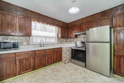 Photo 11 at 31 Tedford Drive, Maryvale, Toronto