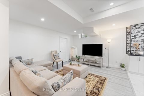 Photo 34 at 97 Ross Vennare Crescent, Kleinburg, Vaughan