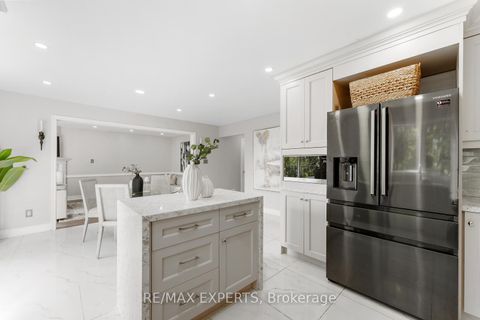 Photo 12 at 147 Ashton Drive, Maple, Vaughan