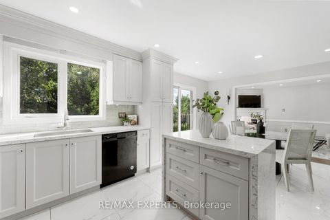 Photo 13 at 147 Ashton Drive, Maple, Vaughan