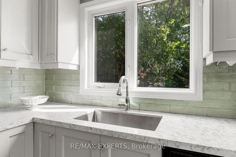 Photo 15 at 147 Ashton Drive, Maple, Vaughan