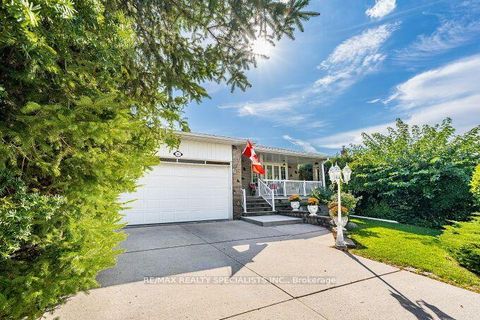 Photo 1 at 61 Brewster Crescent, Jane Heights, Toronto