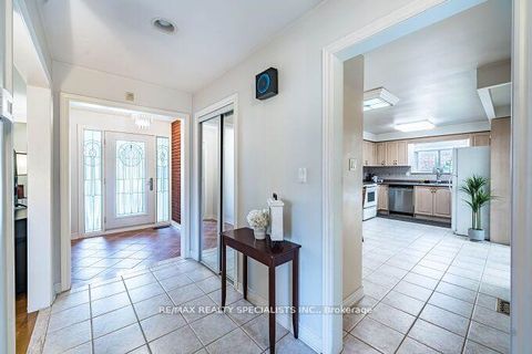 Photo 10 at 61 Brewster Crescent, Jane Heights, Toronto