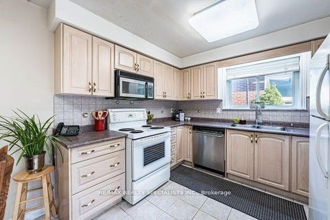 Photo 13 at 61 Brewster Crescent, Jane Heights, Toronto