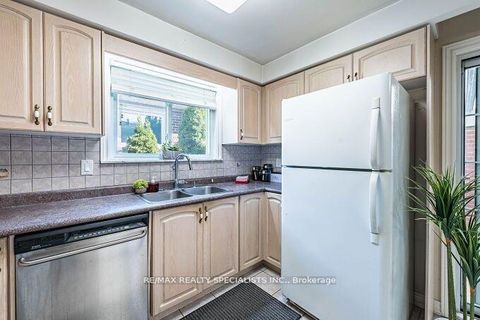 Photo 14 at 61 Brewster Crescent, Jane Heights, Toronto