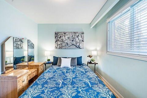 Photo 21 at 61 Brewster Crescent, Jane Heights, Toronto