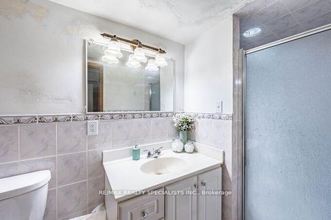 Photo 38 at 61 Brewster Crescent, Jane Heights, Toronto