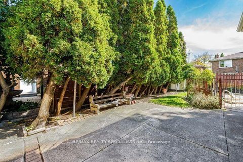 Photo 40 at 61 Brewster Crescent, Jane Heights, Toronto