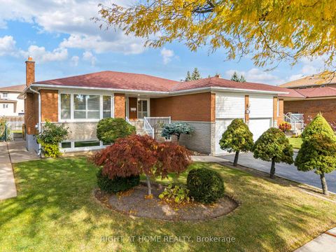 Photo 3 at 12 Scarden Avenue, Sullivan, Toronto