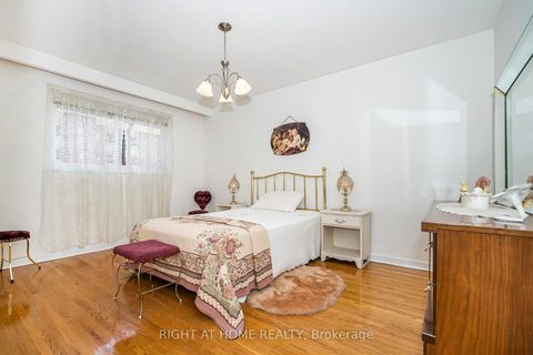 Photo 16 at 12 Scarden Avenue, Sullivan, Toronto
