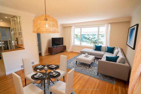 Photo 2 at 11 Buckhorn Place, Beaumonde Heights, Toronto