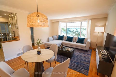 Photo 3 at 11 Buckhorn Place, Beaumonde Heights, Toronto