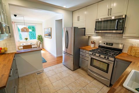 Photo 5 at 11 Buckhorn Place, Beaumonde Heights, Toronto