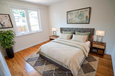 Photo 6 at 11 Buckhorn Place, Beaumonde Heights, Toronto