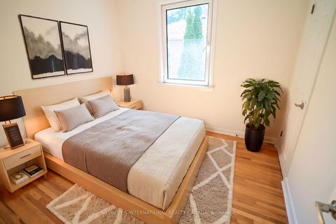 Photo 9 at 11 Buckhorn Place, Beaumonde Heights, Toronto