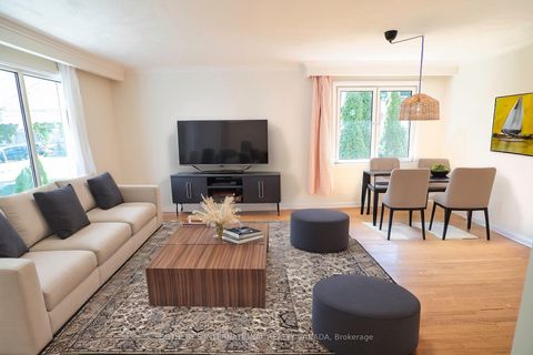 Photo 11 at 11 Buckhorn Place, Beaumonde Heights, Toronto