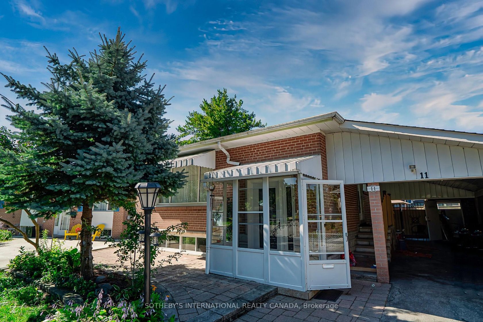 11 Buckhorn Place, Beaumonde Heights, Toronto photo 8