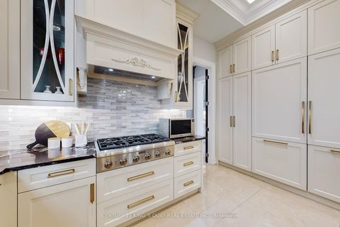 Photo 11 at 19 Blyth Street, Oak Ridges, Richmond Hill