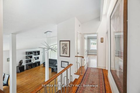 Photo 4 at 40 Arlstan Drive, Bathurst Manor, Toronto