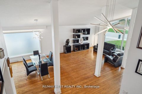 Photo 5 at 40 Arlstan Drive, Bathurst Manor, Toronto