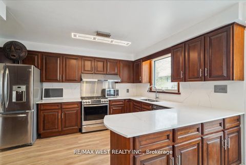 Photo 6 at 40 Arlstan Drive, Bathurst Manor, Toronto