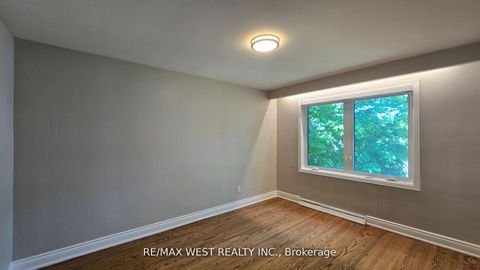 Photo 12 at 40 Arlstan Drive, Bathurst Manor, Toronto