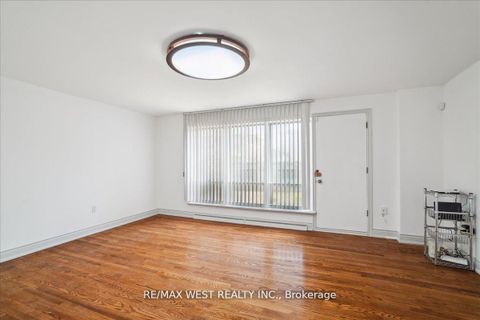 Photo 14 at 40 Arlstan Drive, Bathurst Manor, Toronto