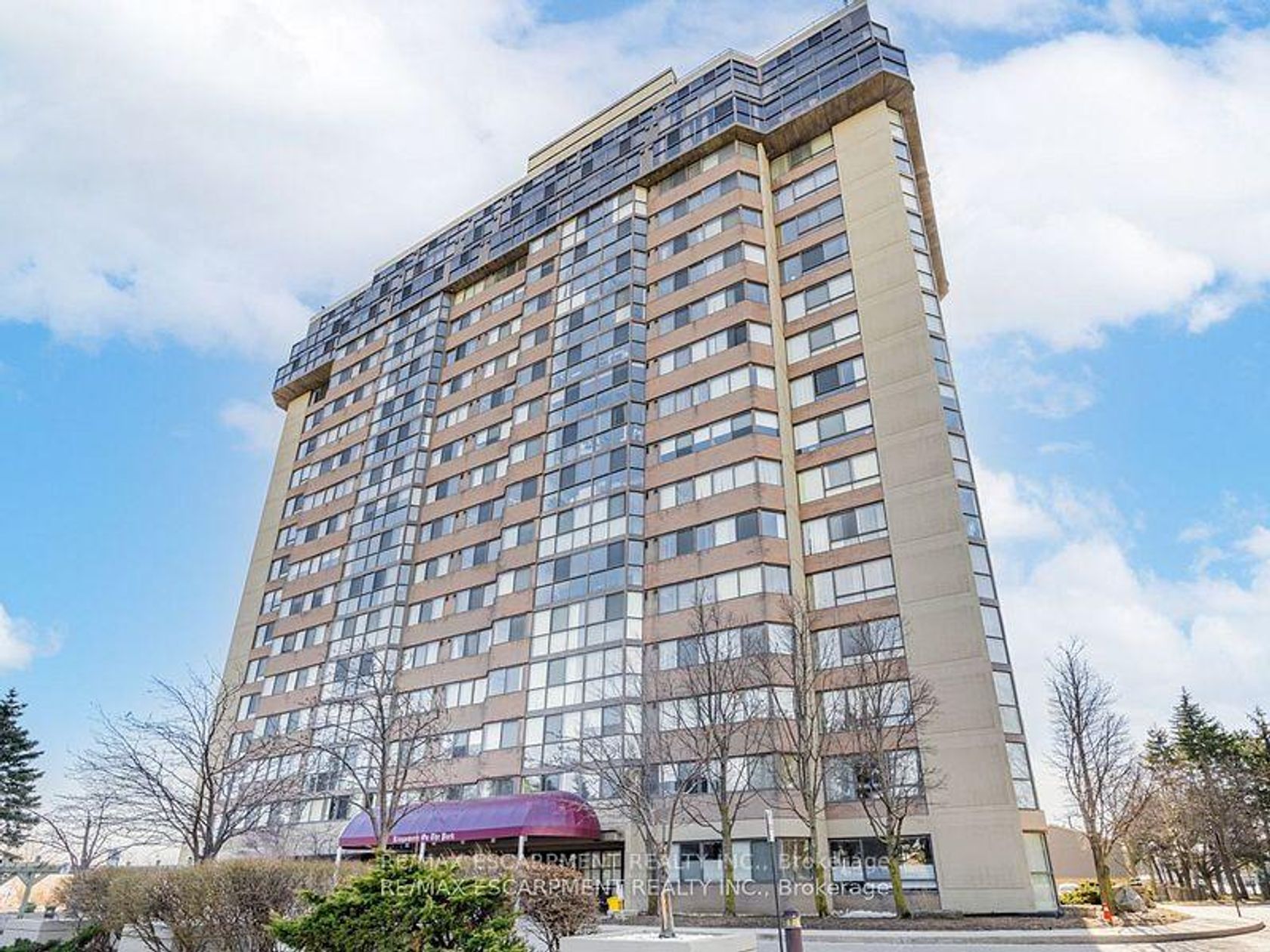 UPH7 - 880 Dundas Street W, Erindale, Mississauga by Loree Meneguzzi Real Estate UPH7 - 880 Dundas Street W, Erindale, Mississauga