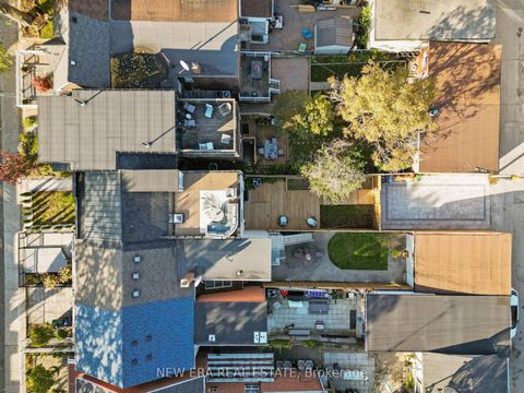 Photo 2 at 113 Bellwoods Avenue, Bellwoods, Toronto