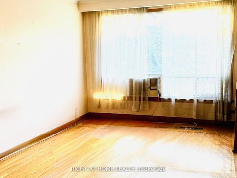 Photo 7 at 87 FENELON Drive, Donalda, Toronto