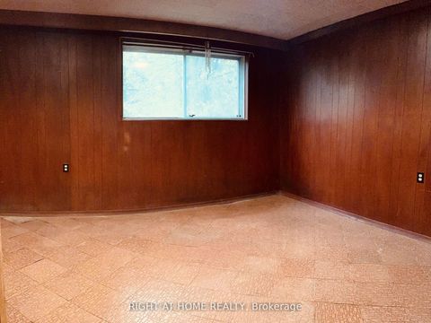 Photo 8 at 87 FENELON Drive, Donalda, Toronto