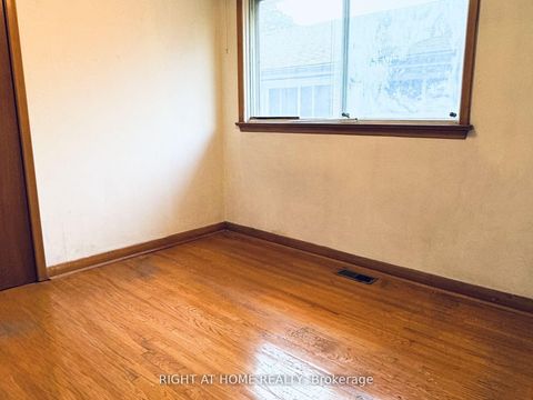 Photo 10 at 87 FENELON Drive, Donalda, Toronto