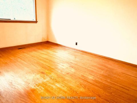 Photo 15 at 87 FENELON Drive, Donalda, Toronto