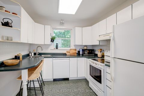 Photo 6 at 48 Shropshire Drive, Dorset Park, Toronto