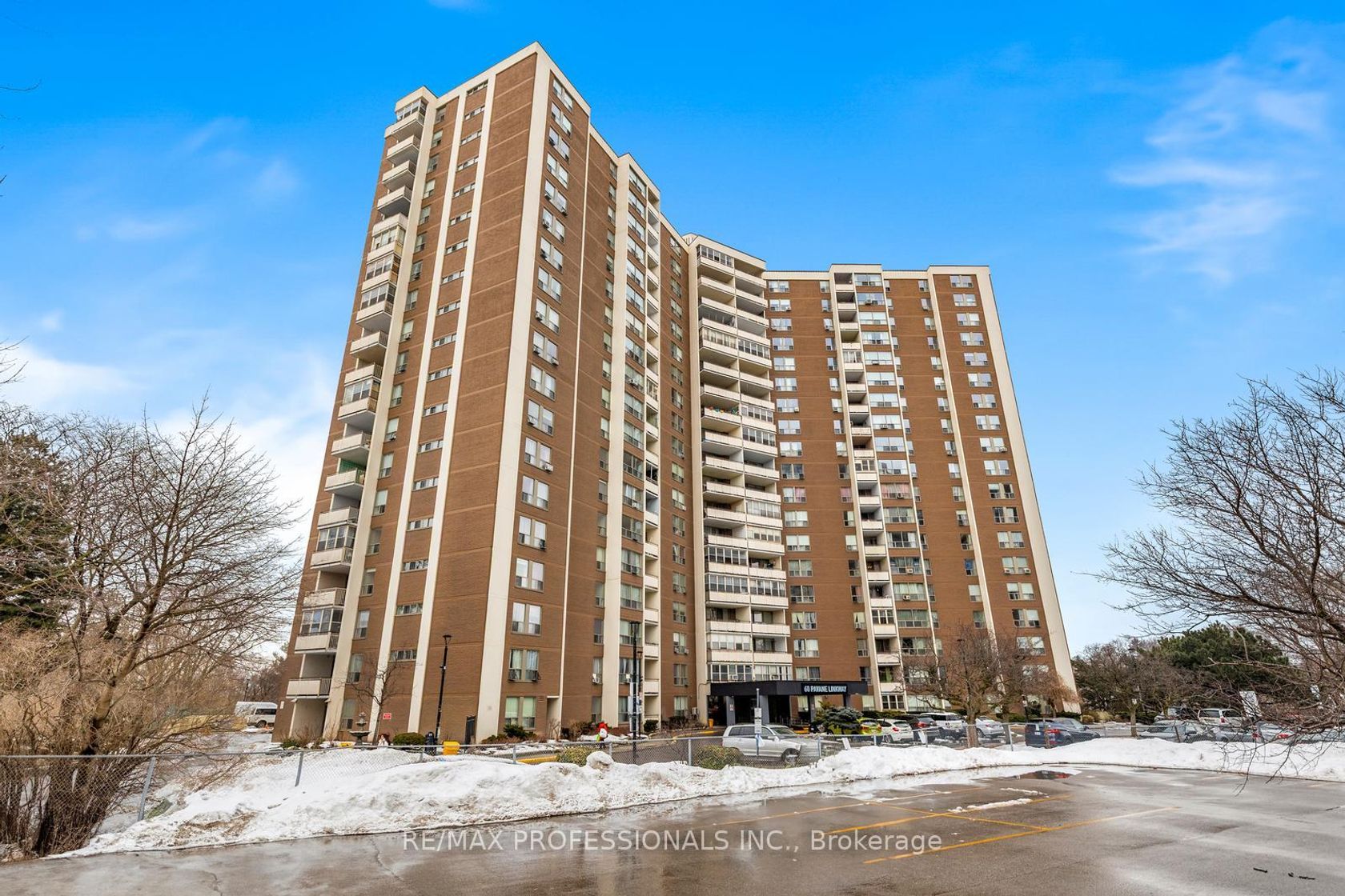 1414 - 60 Pavane Linkway, Flemingdon Park, Toronto 