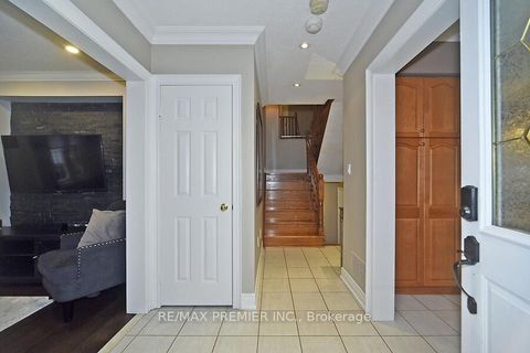 Photo 5 at 48 Pottery Place, East Woodbridge, Vaughan