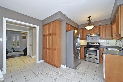 Photo 9 at 48 Pottery Place, East Woodbridge, Vaughan