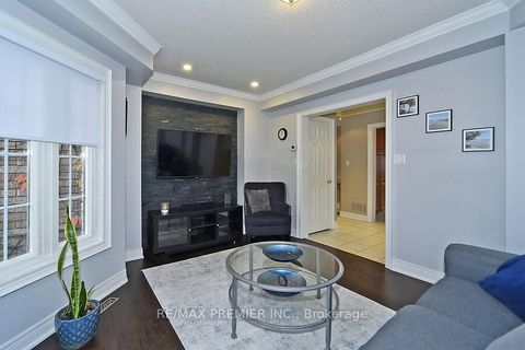 Photo 11 at 48 Pottery Place, East Woodbridge, Vaughan