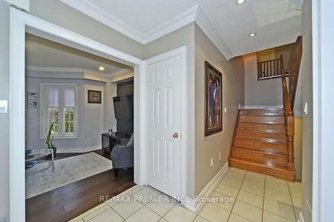 Photo 12 at 48 Pottery Place, East Woodbridge, Vaughan