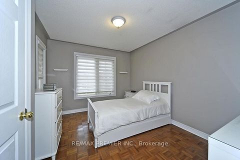 Photo 16 at 48 Pottery Place, East Woodbridge, Vaughan