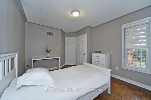 Photo 17 at 48 Pottery Place, East Woodbridge, Vaughan