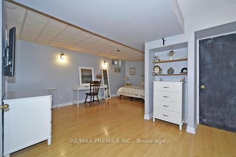 Photo 32 at 48 Pottery Place, East Woodbridge, Vaughan