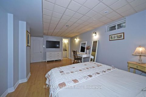 Photo 34 at 48 Pottery Place, East Woodbridge, Vaughan