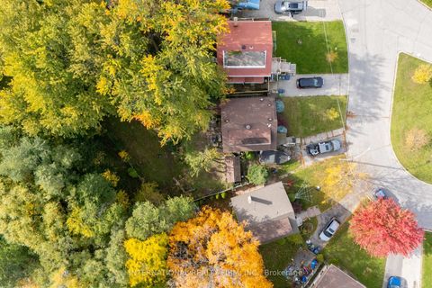 Photo 2 at 141 Roebuck Drive, Kennedy Park, Toronto