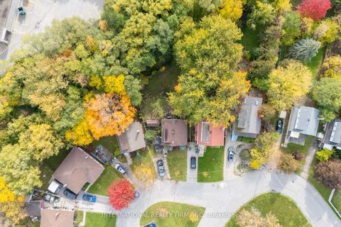 Photo 3 at 141 Roebuck Drive, Kennedy Park, Toronto